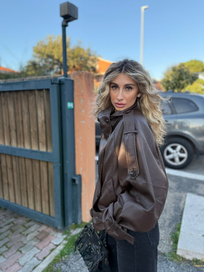 Giacca oversize in eco pelle          Doppio petto collo  alto