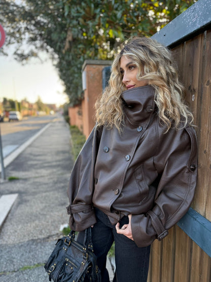 Giacca oversize in eco pelle          Doppio petto collo  alto