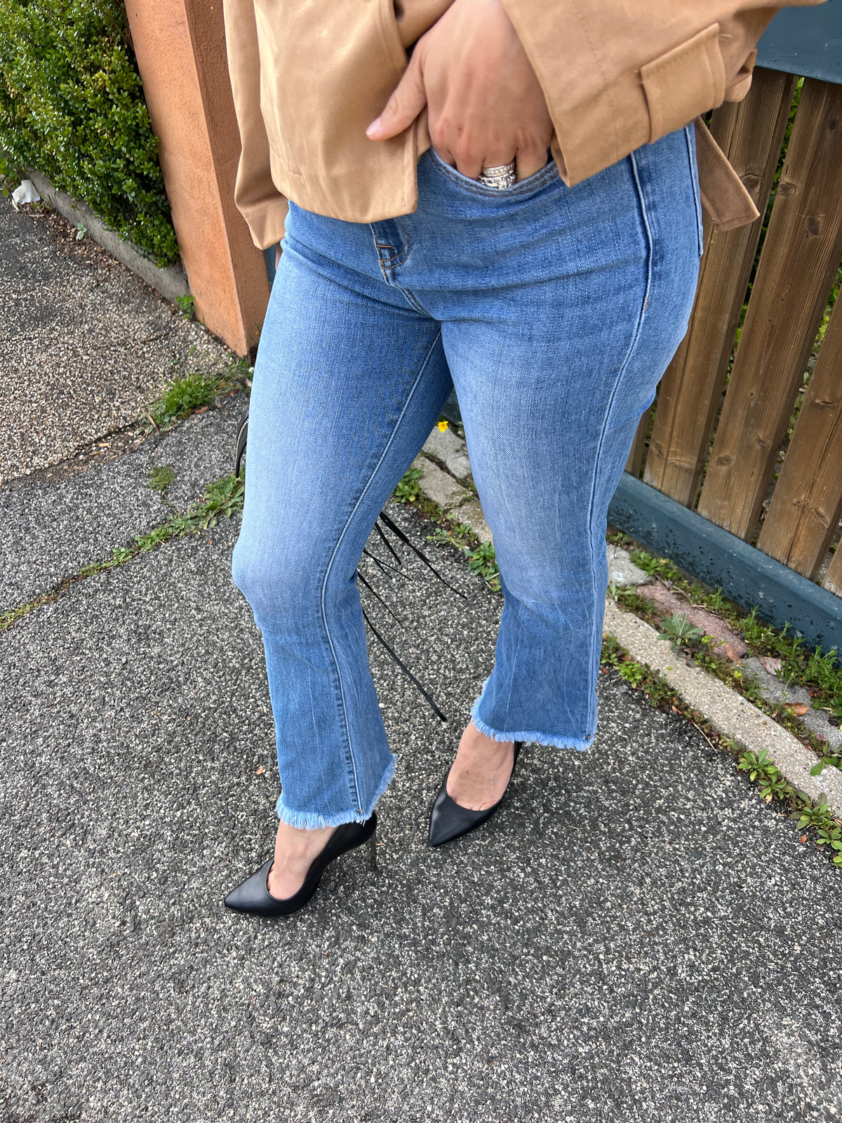 Jeans trombetta sfrangiato