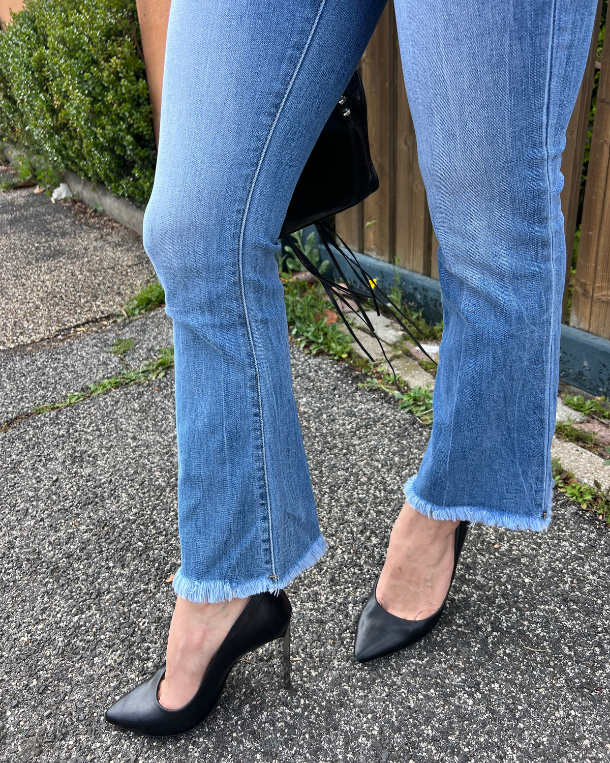 Jeans trombetta sfrangiato