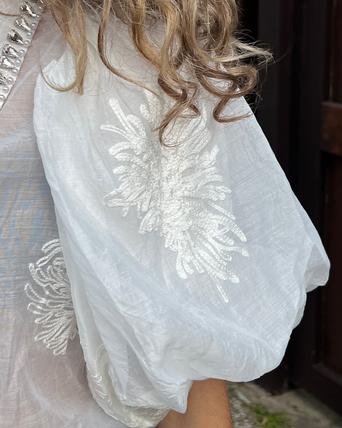 Camicia gioiello con manica a sbuffo