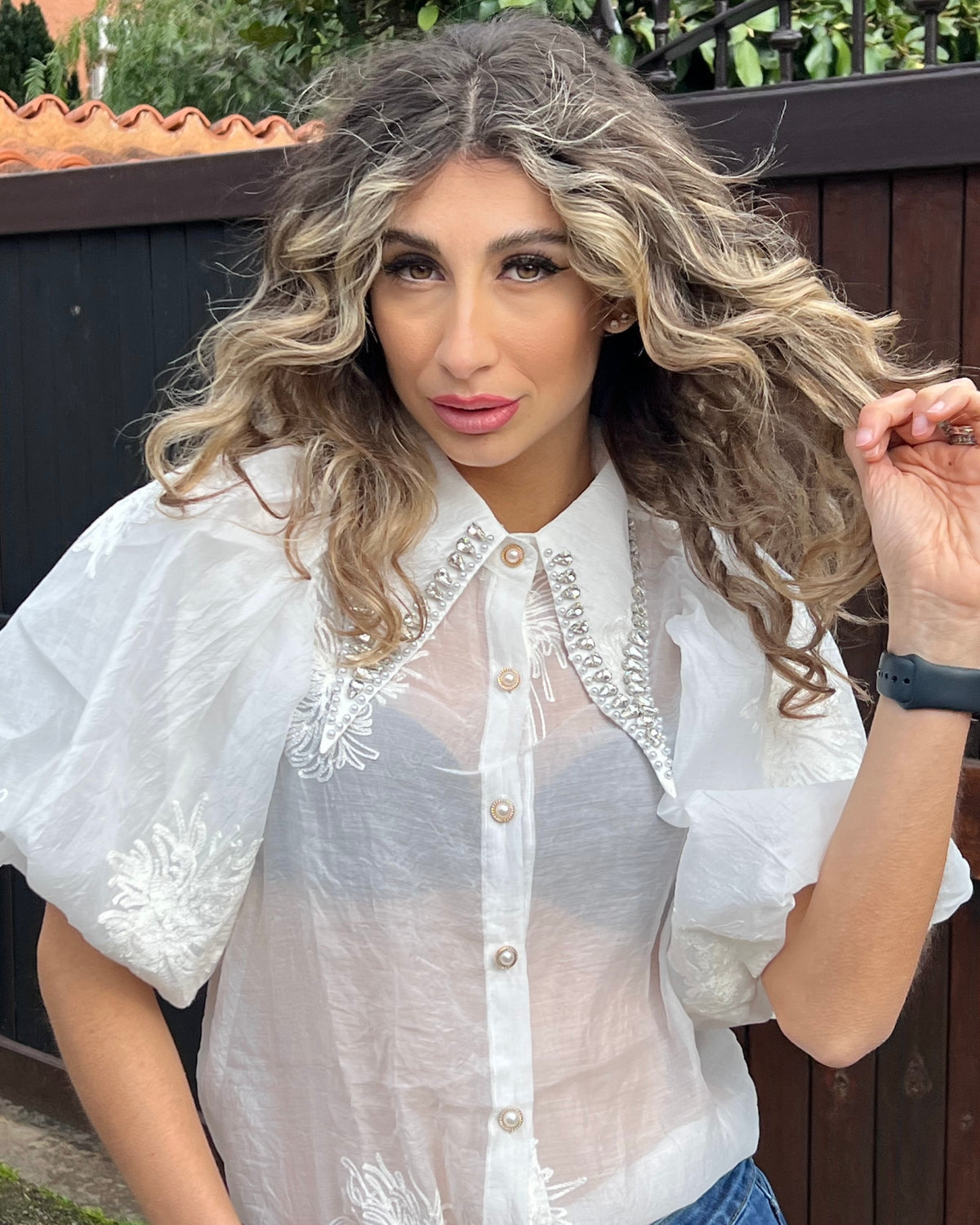 Camicia gioiello con manica a sbuffo