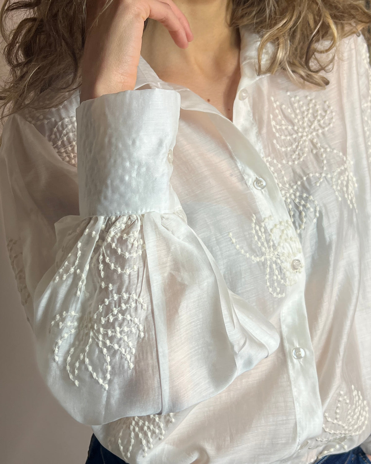 Camicia in raso con ricami