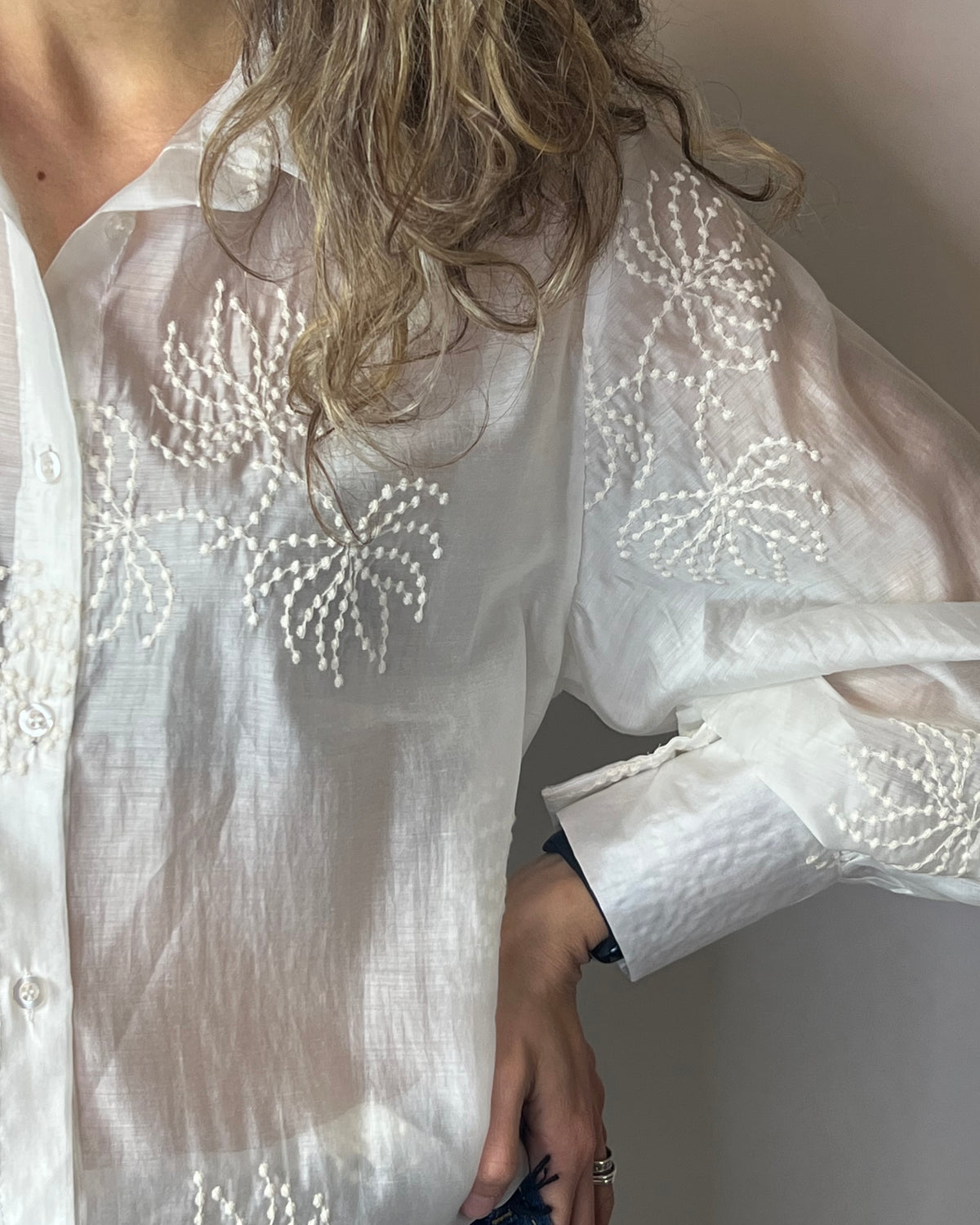 Camicia in raso con ricami