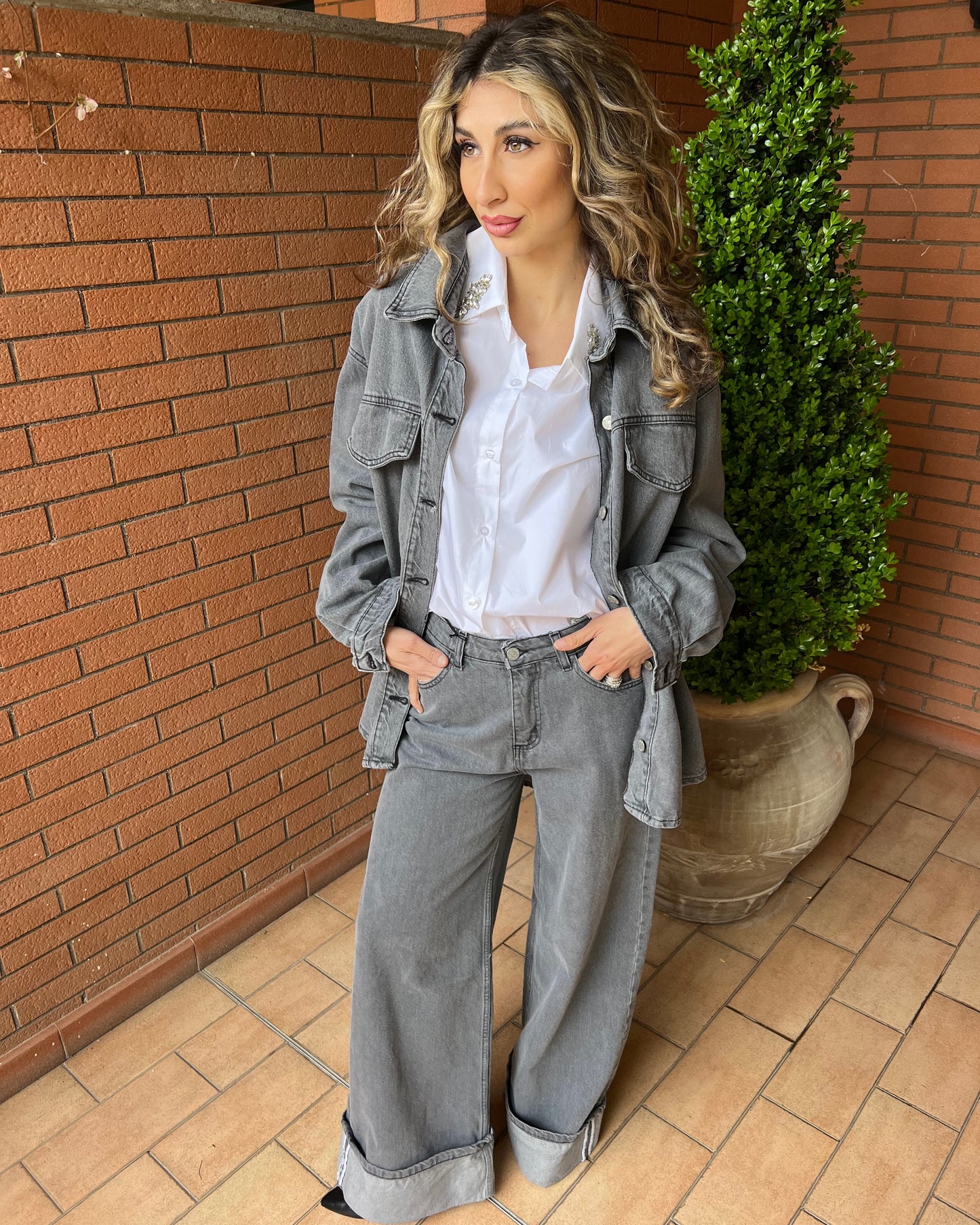 Jeans palazzo con risvolto