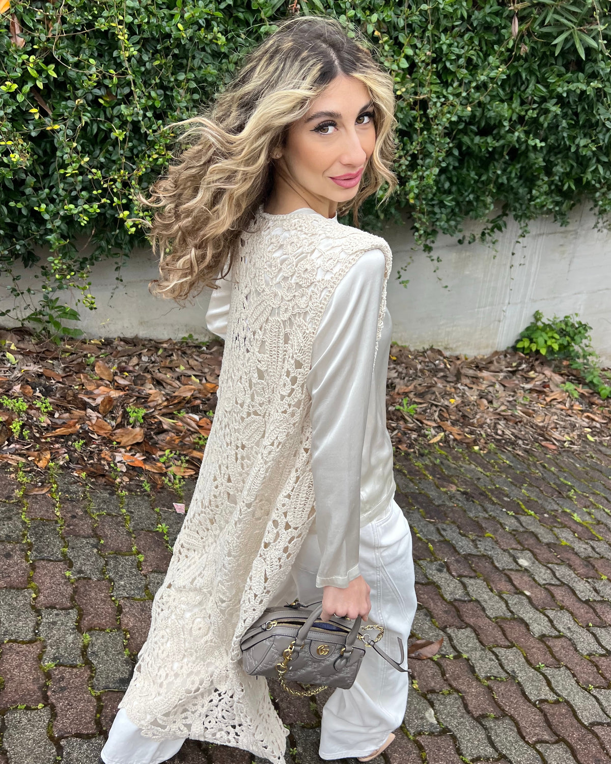 Gilet smanicato in pizzo macrame ecrù