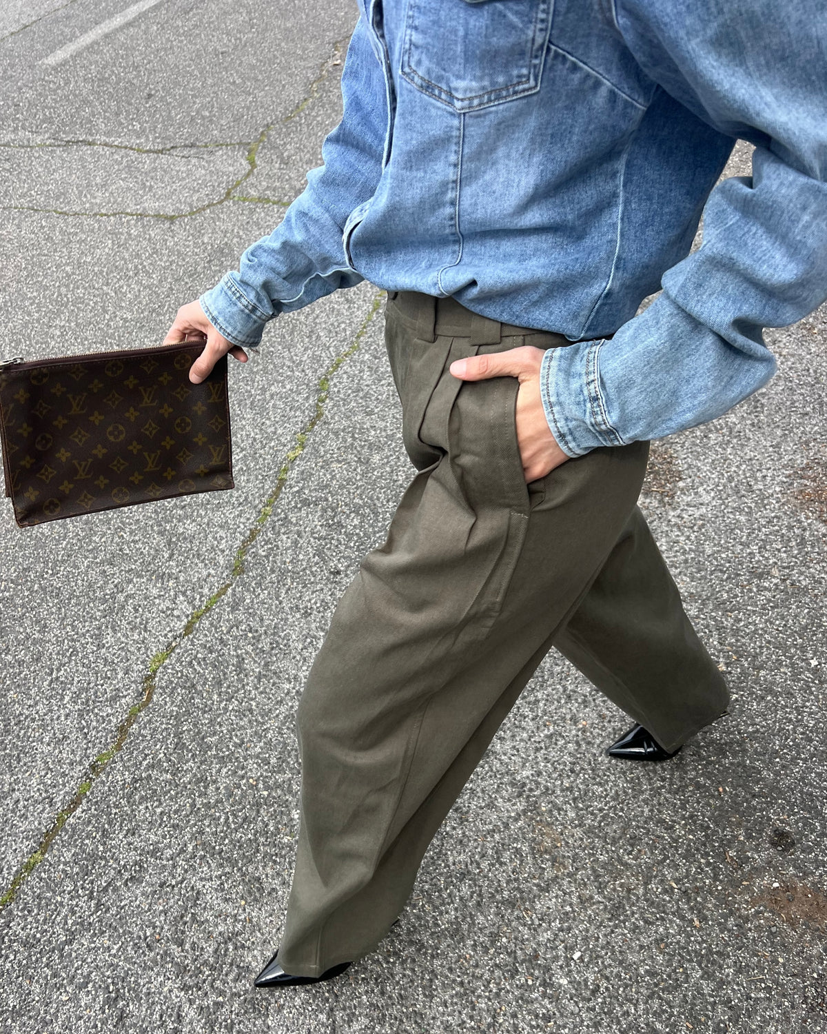 Pantalone barrel leg
