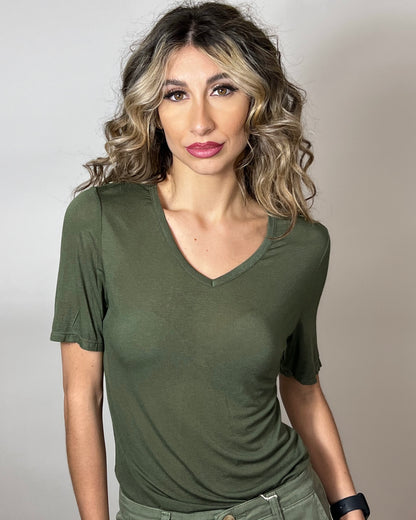 Maglia basica a V in misto seta