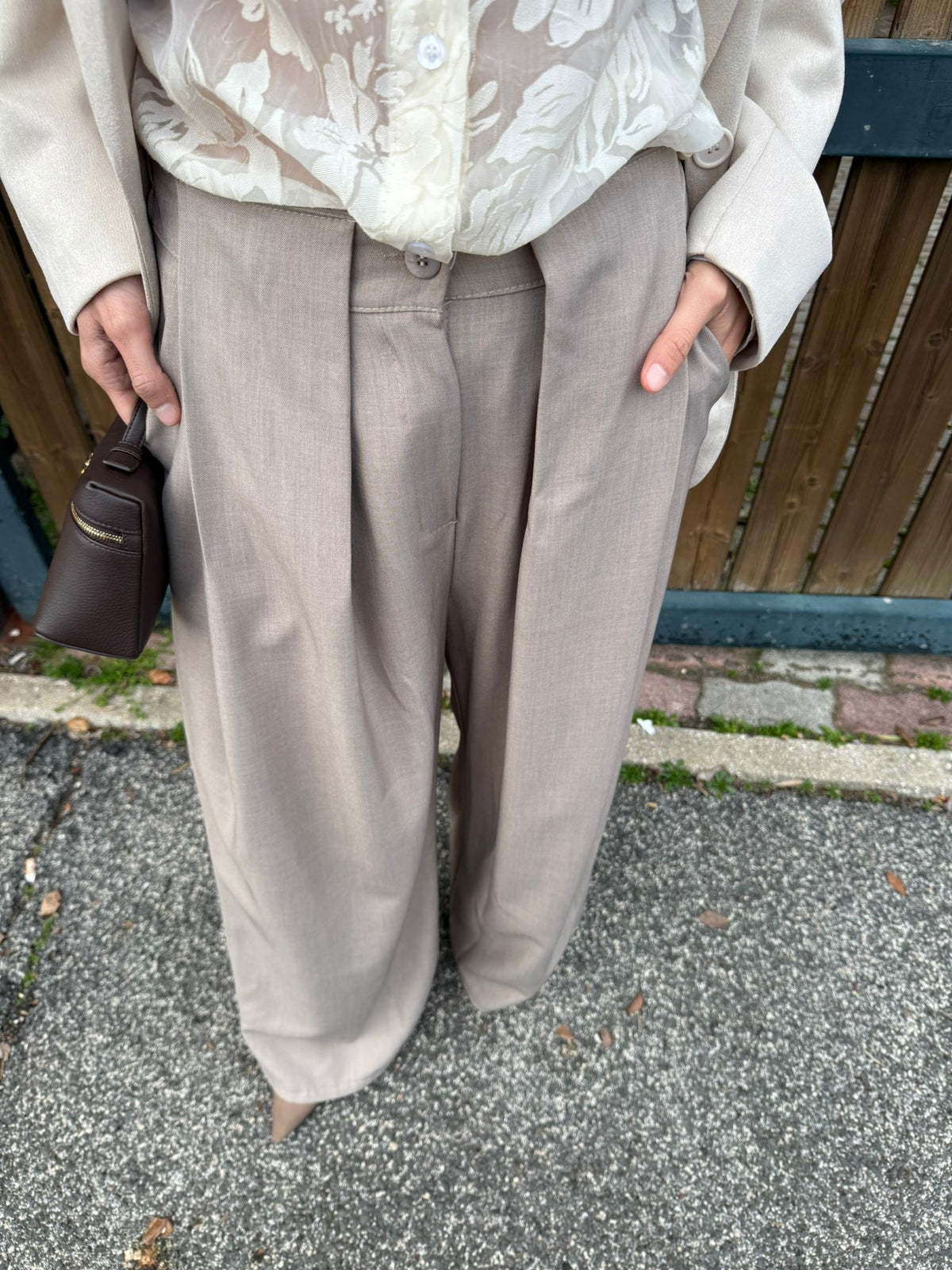 Pantalone palazzo con pences